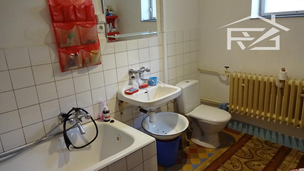 Predaj - dom s garážou - Medzilaborce