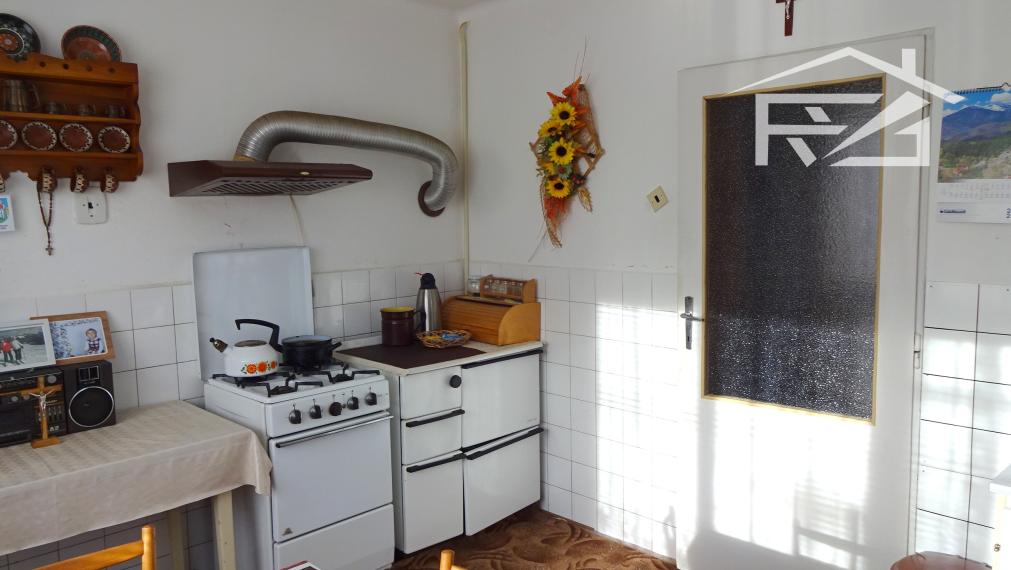 Predaj - dom s garážou - Medzilaborce