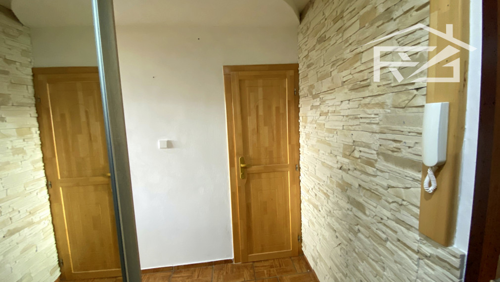 Predaj 2,5-izbový byt + balkón - Medzilaborce