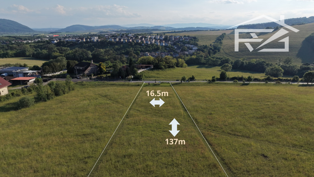 Stavebný pozemok (2 148 m²) doslova na hranici Humenného
