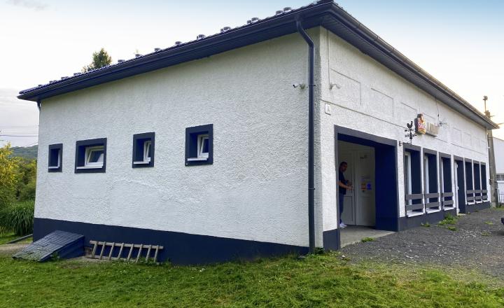 Predaj/Prenájom polyfunkčnej budovy v centre obce Čabalovce - fotografia 1
