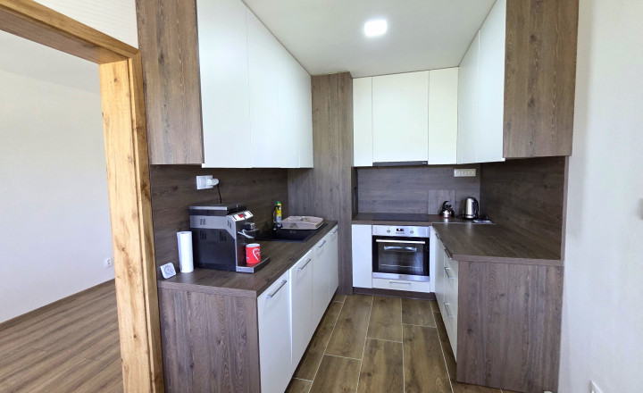 Predaj novo zrekonštruovaný 4-izbový byt + loggia ML - fotografia 1